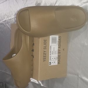Yeezy size 3 slides